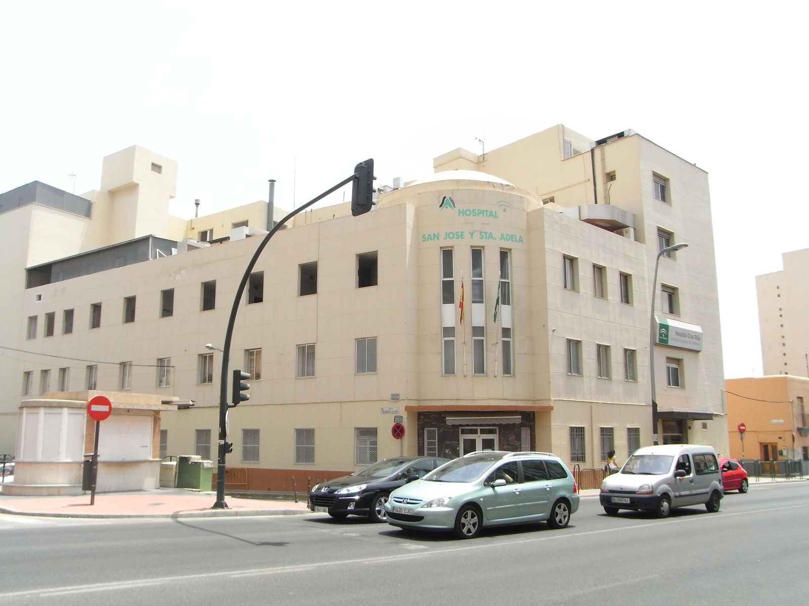 El Hospital Cruz Roja de la capital situado en la Carretera de Ronda.