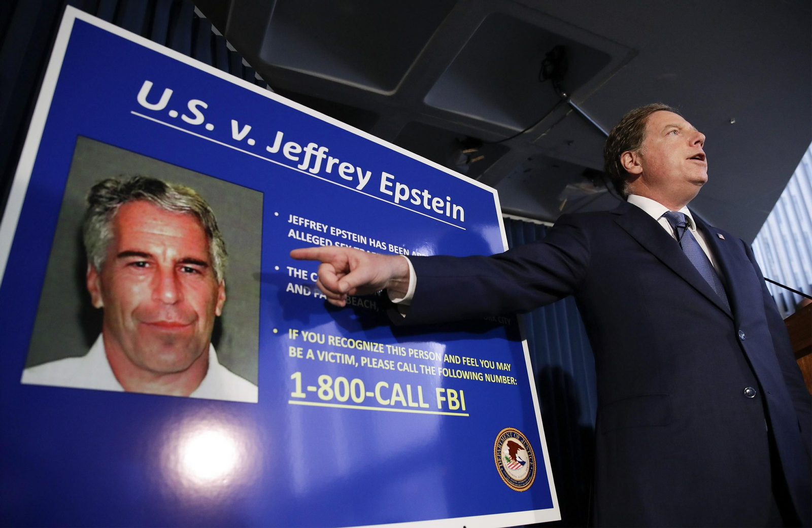 Jeffrey Epstein, investigado por una red de trata de menores, se suicida en su celda