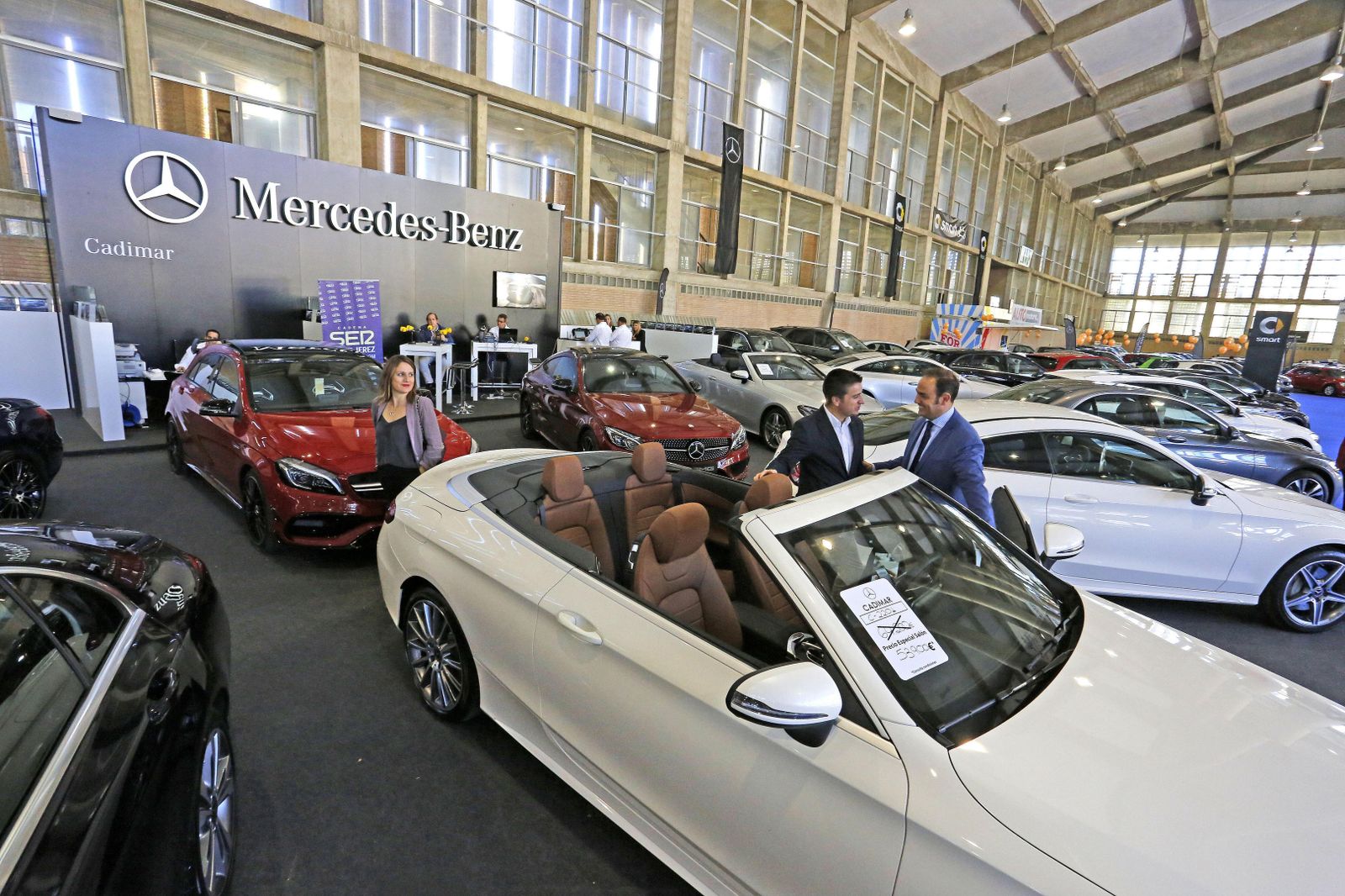 Vista general del stand de Mercedes en Motorsur 2017.