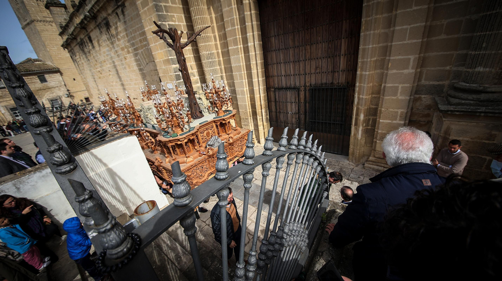 La Mortaja prueba su paso por el entorno de la Catedral