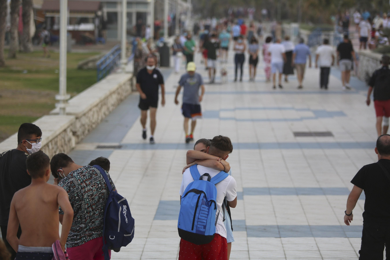 Solitaria noche de San Juan en las playas de Málaga, en fotos