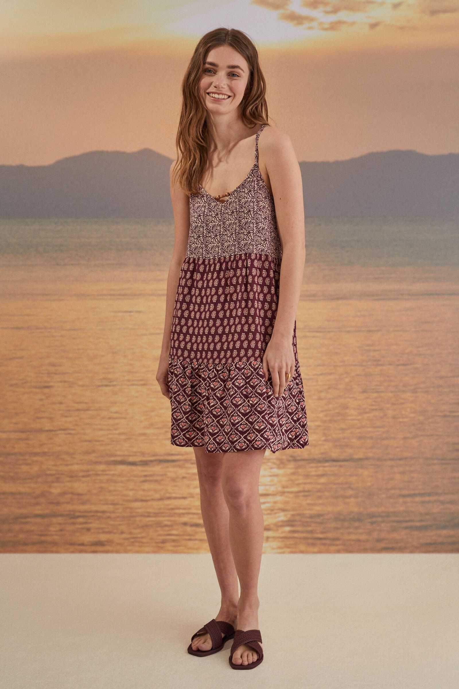 Vestido corto tirantes estampado