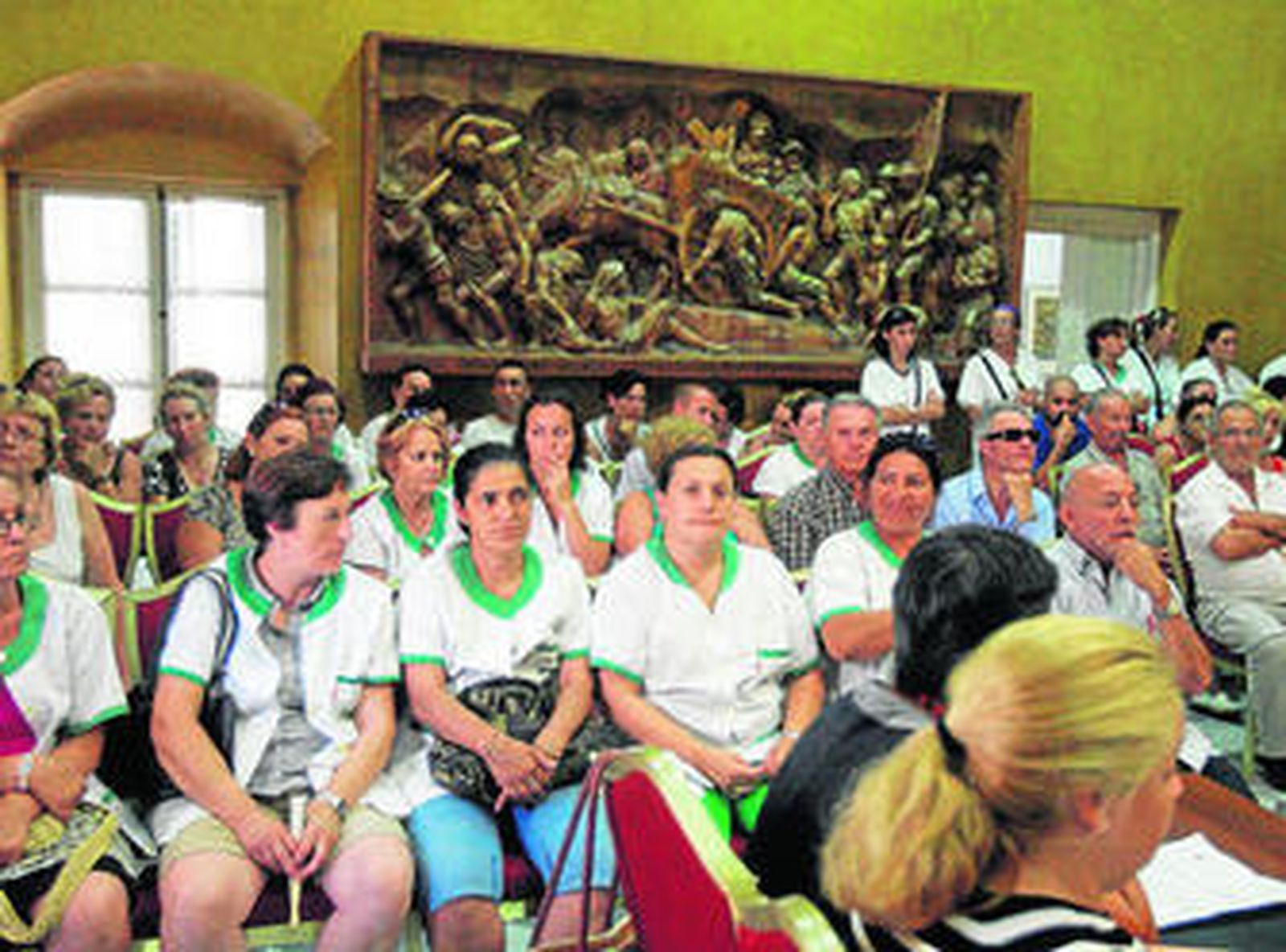 Las trabajadoras de Arquisocial entre el público asistente al pleno del pasado 19 de julio.