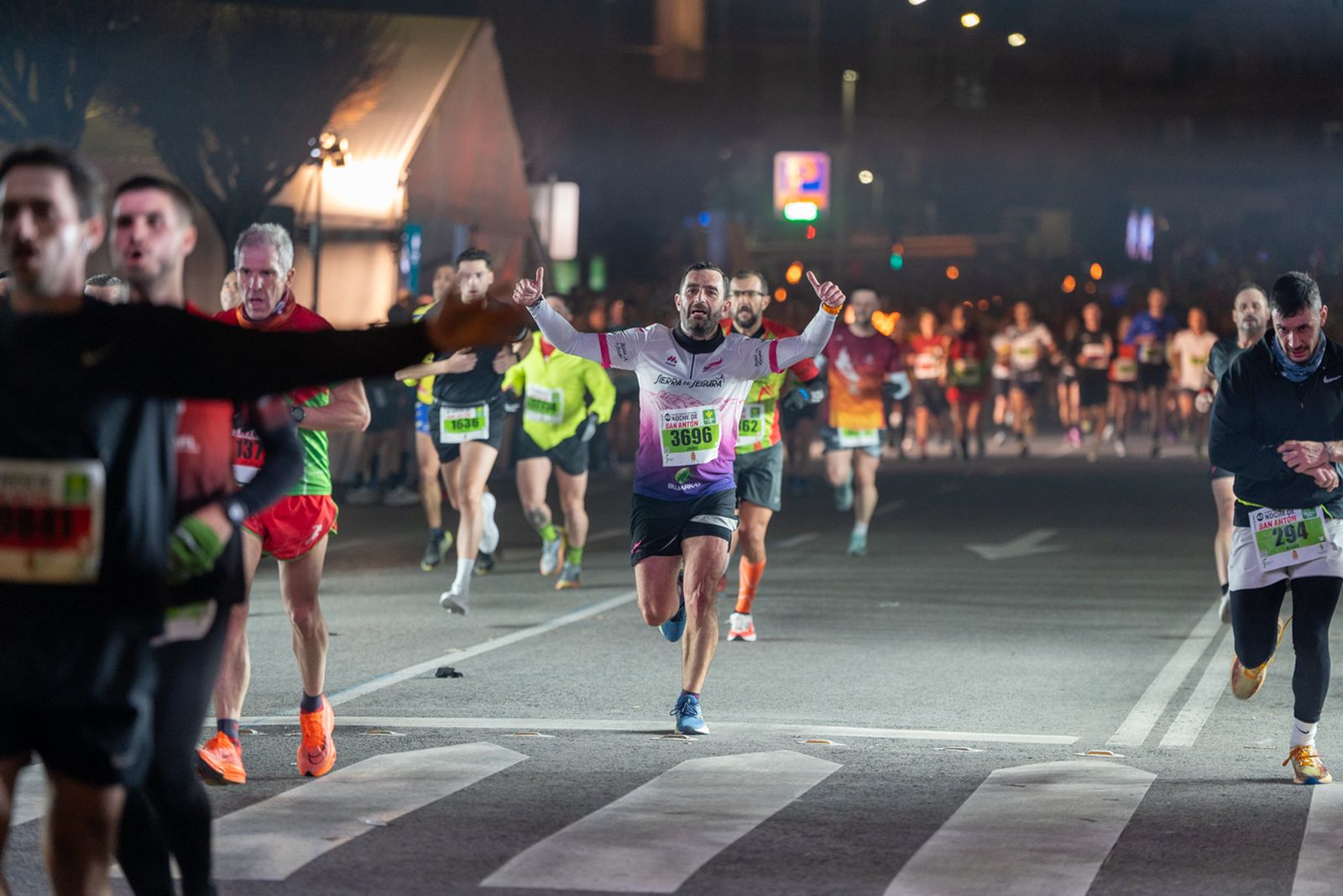 En imágenes: búscate en tu llegada a meta de la Carrera de San Antón 2026 (6)