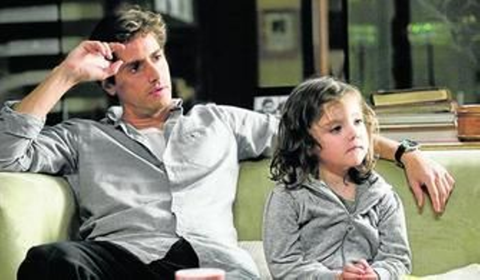 Juan Diego Botto y la niña Lucía Fernández, padre e hija en esta ficción dirigida por Acharo Mañas.