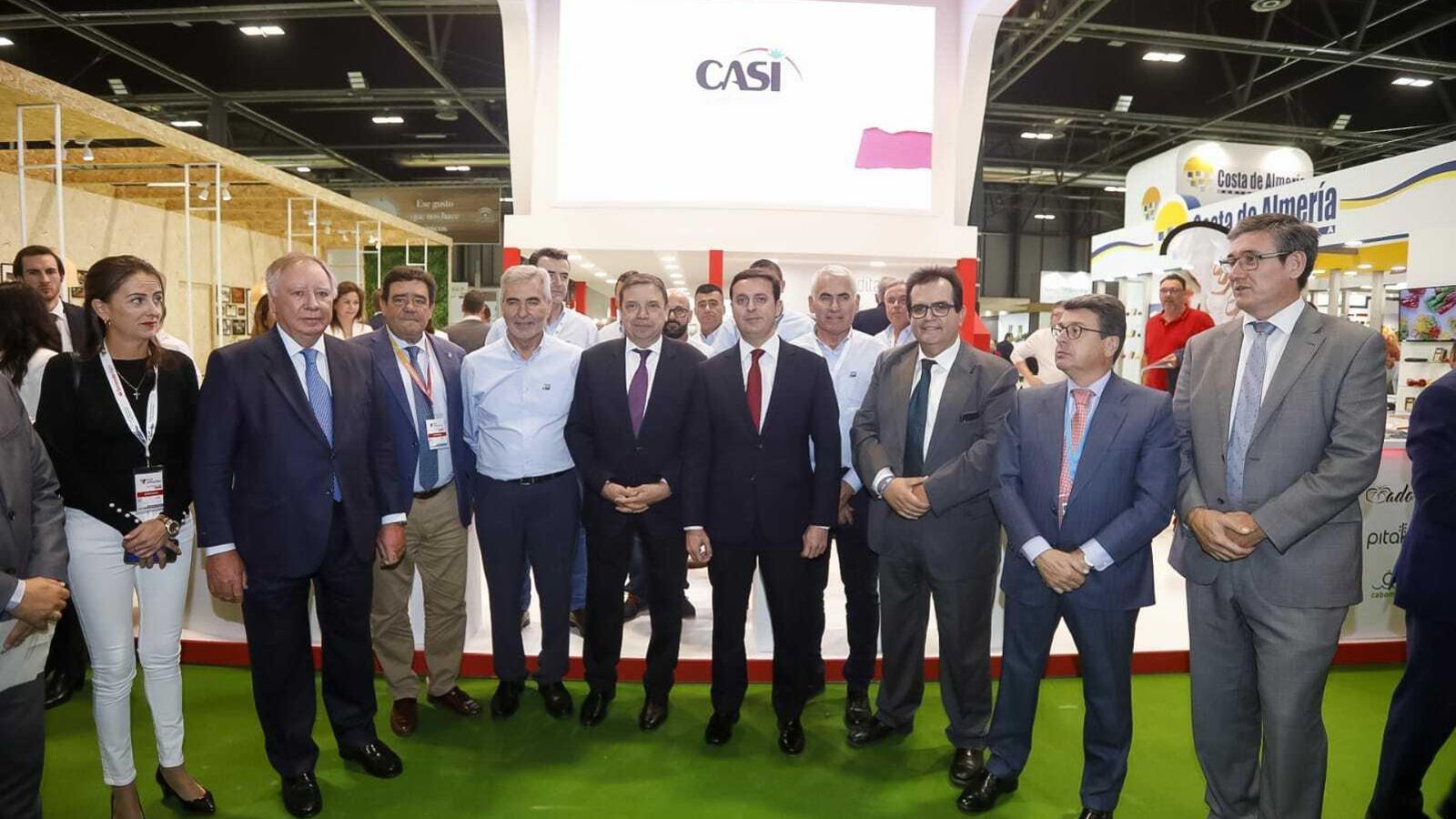 El ministro de Agricultura en funciones, en el expositor de CASI.