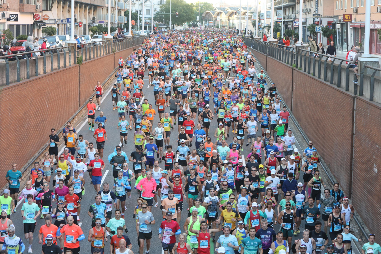 Búscate en la Zurich maratón de Sevilla