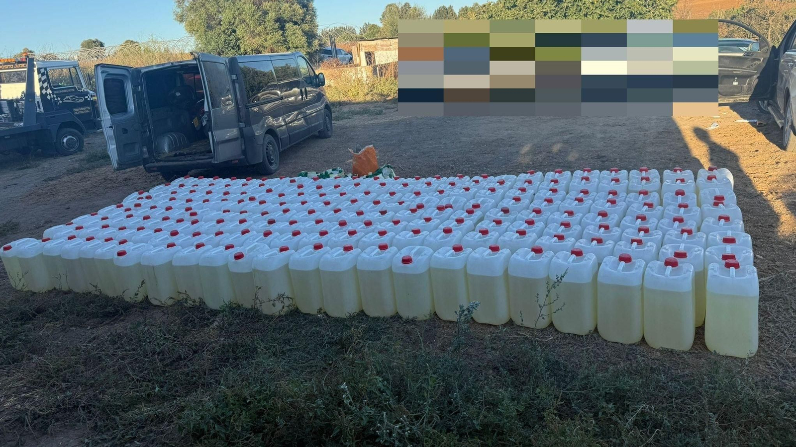 Garrafas de combustible intervenidas.