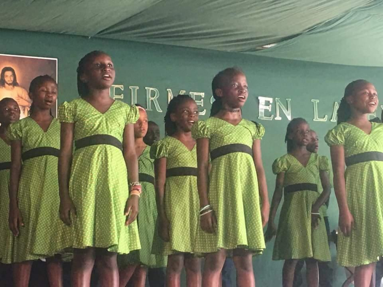 Algunas de las integrantes del coro infantil Safari, de Uganda.