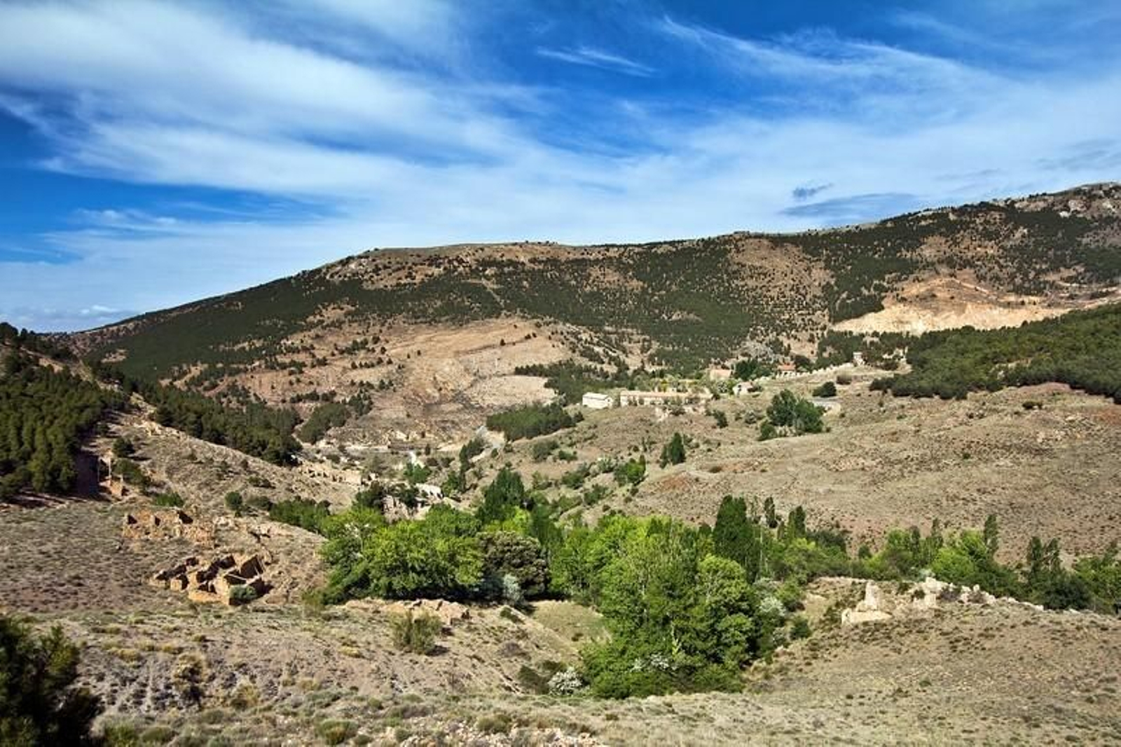 Panorámica del pobladio minero de Las Menas.