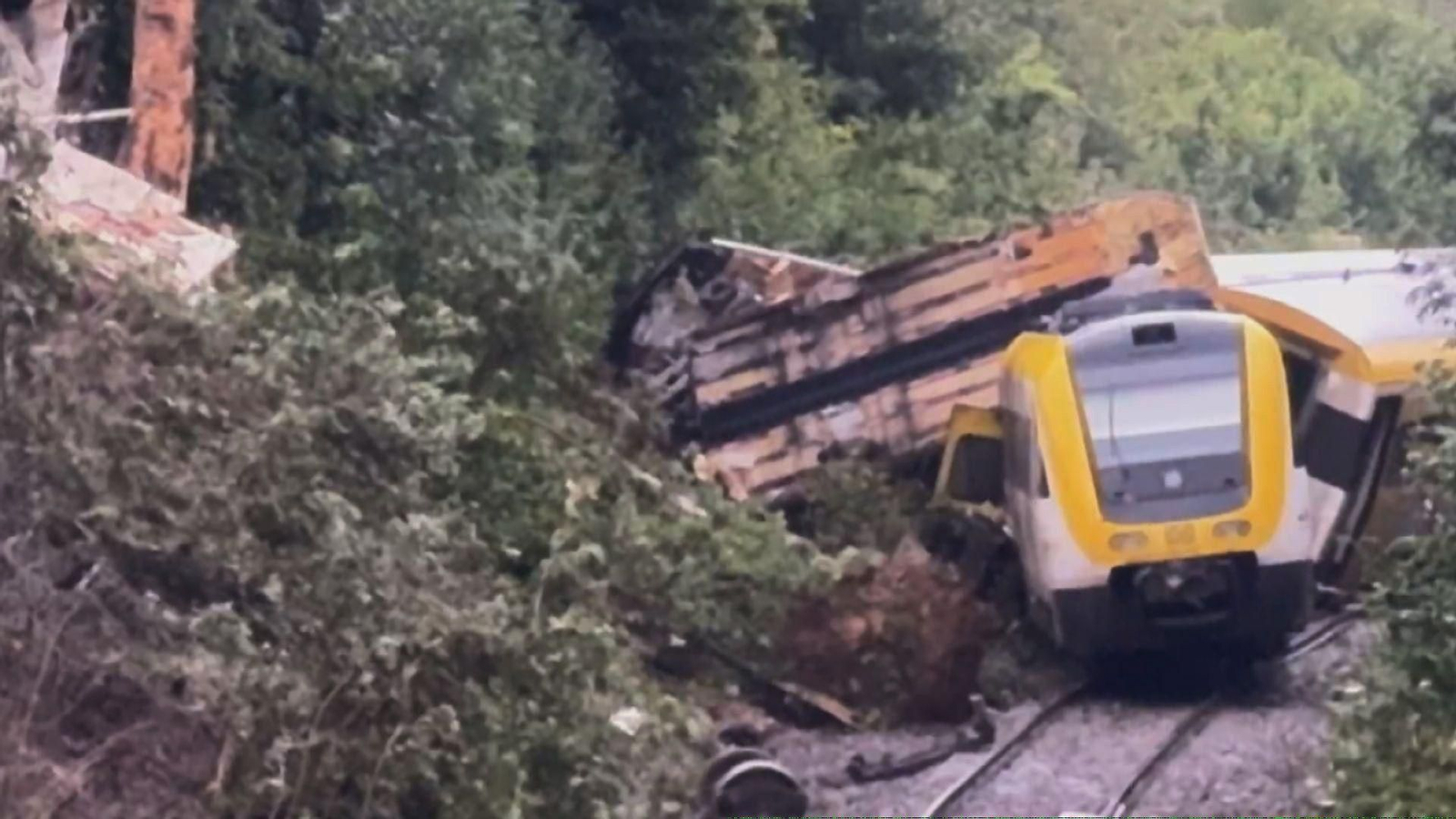 Estado del tren descarrilado.