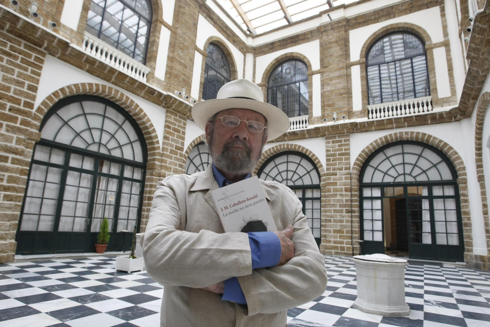 La vida de Caballero Bonald, en imágenes