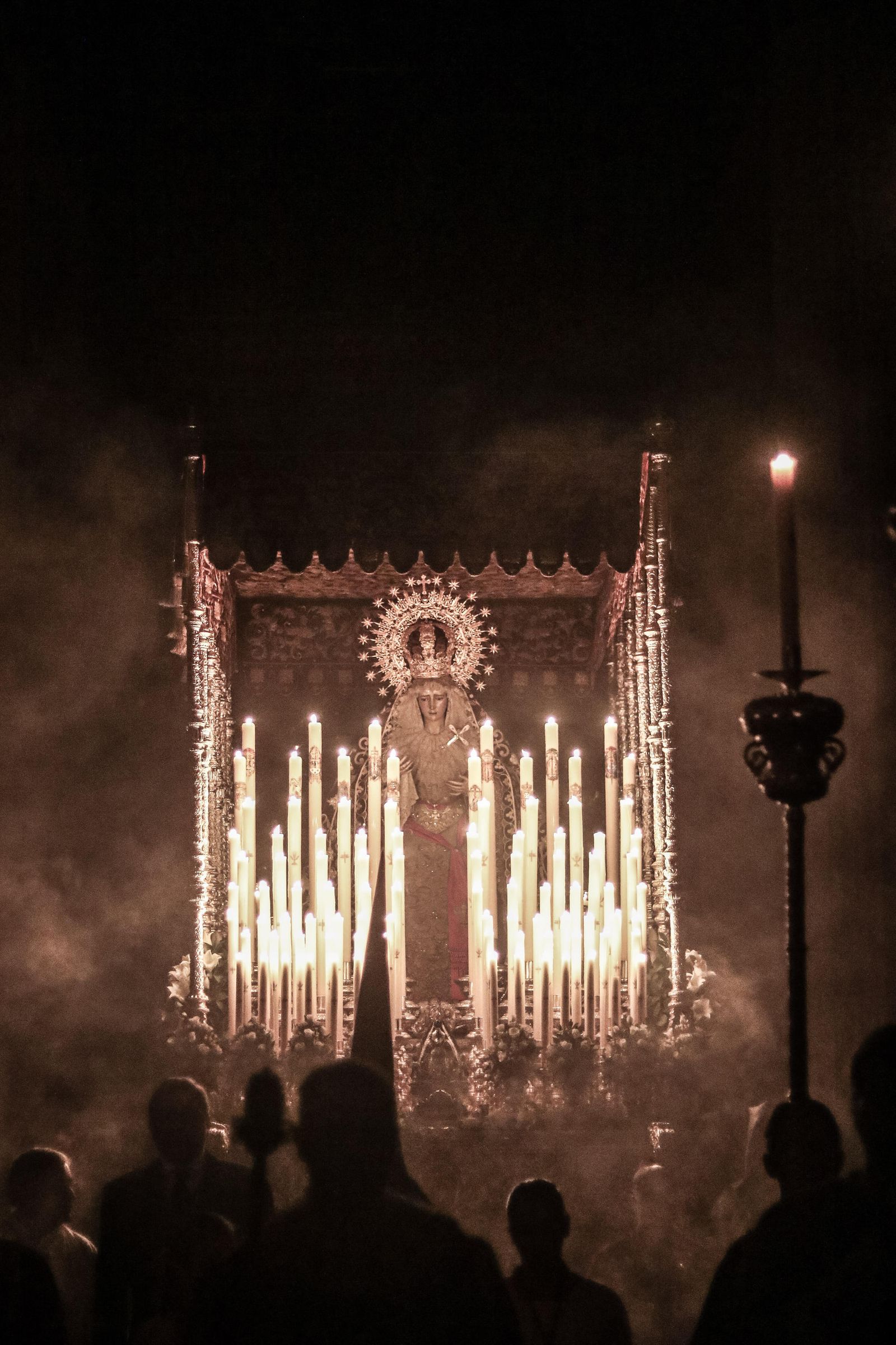María Santísima de la Encarnación en su paso de palio.