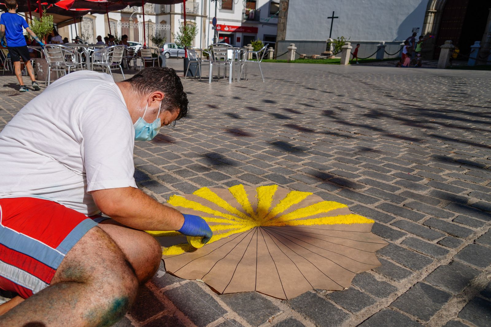 Las alfombras de Dos Torres por San Roque, en imágenes.