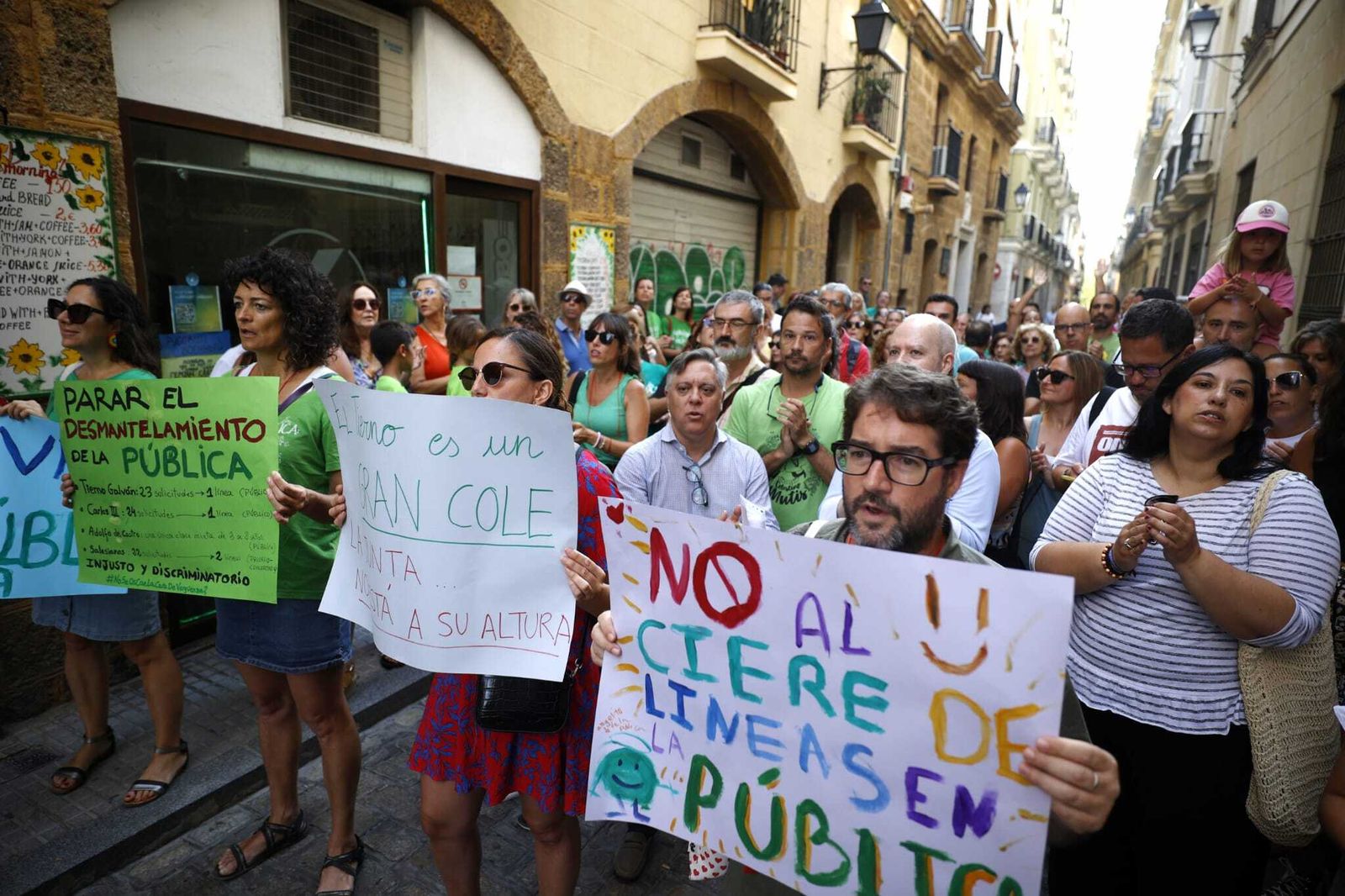 Una imagen de la primera de las protestas ante la sede de la Delegación Territorial de Desarrollo Educativo.