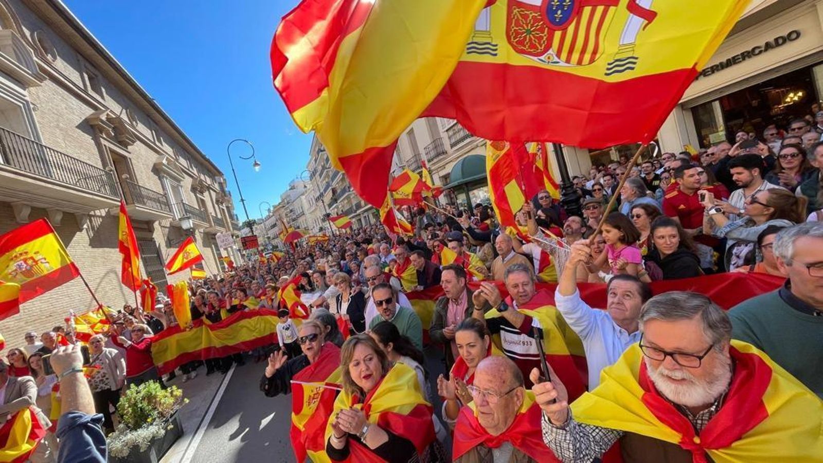 Concentración a las puertas del Ayuntamiento de Antequera. Concentración a las puertas del Ayuntamiento de Antequera.