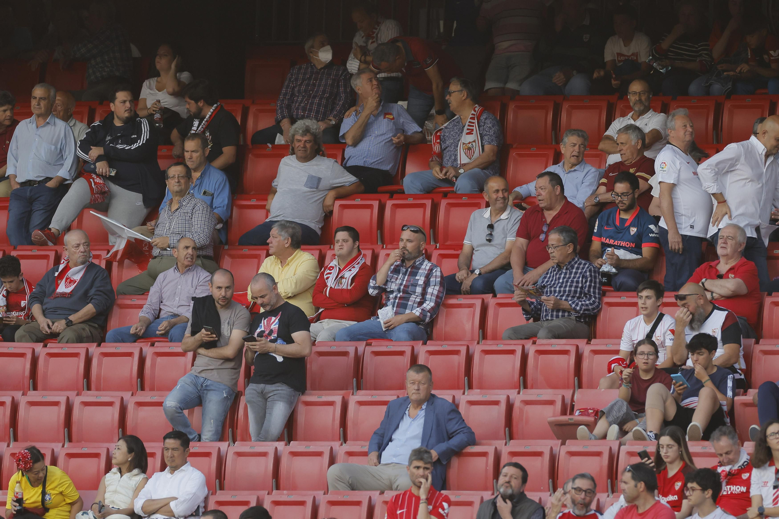 Búscate en las fotos del Sevilla -Villarreal