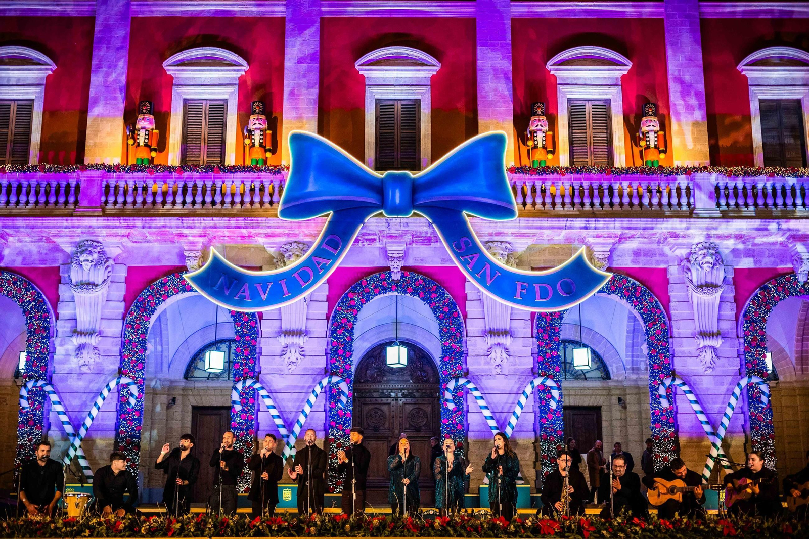 El concurso de coros de campanilleros ambienta la Navidad en San Fernando