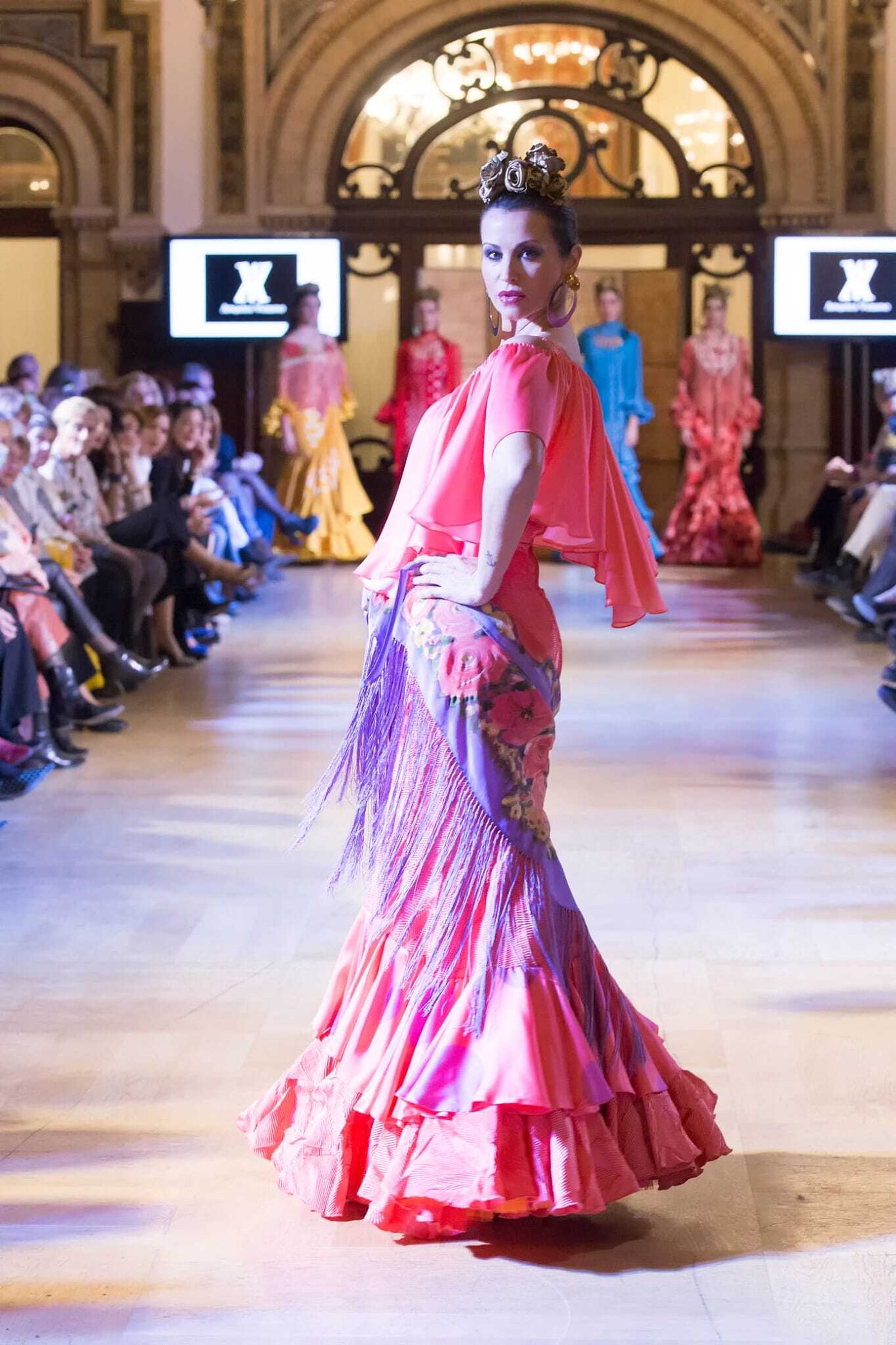 Así fue el desfile benéfico de la Hermandad del Rocío Macarena