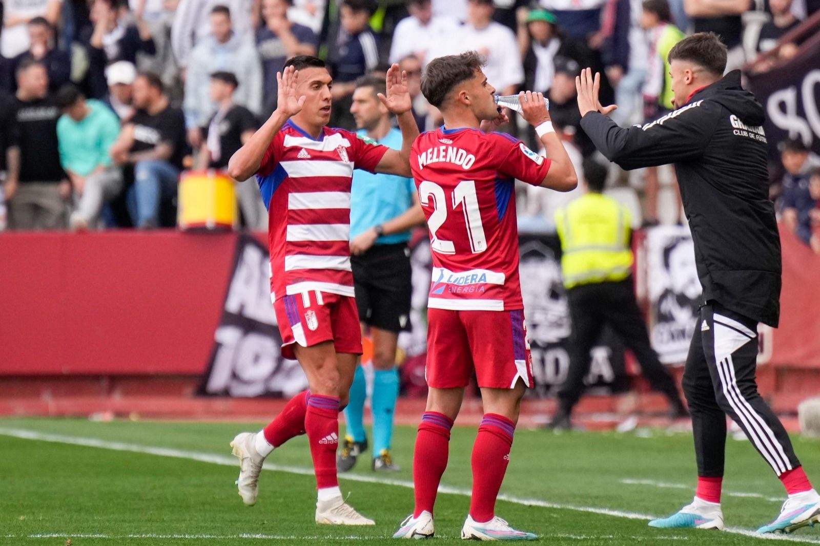 Varios futbolistas del Granada CF en el choque ante el Albacete