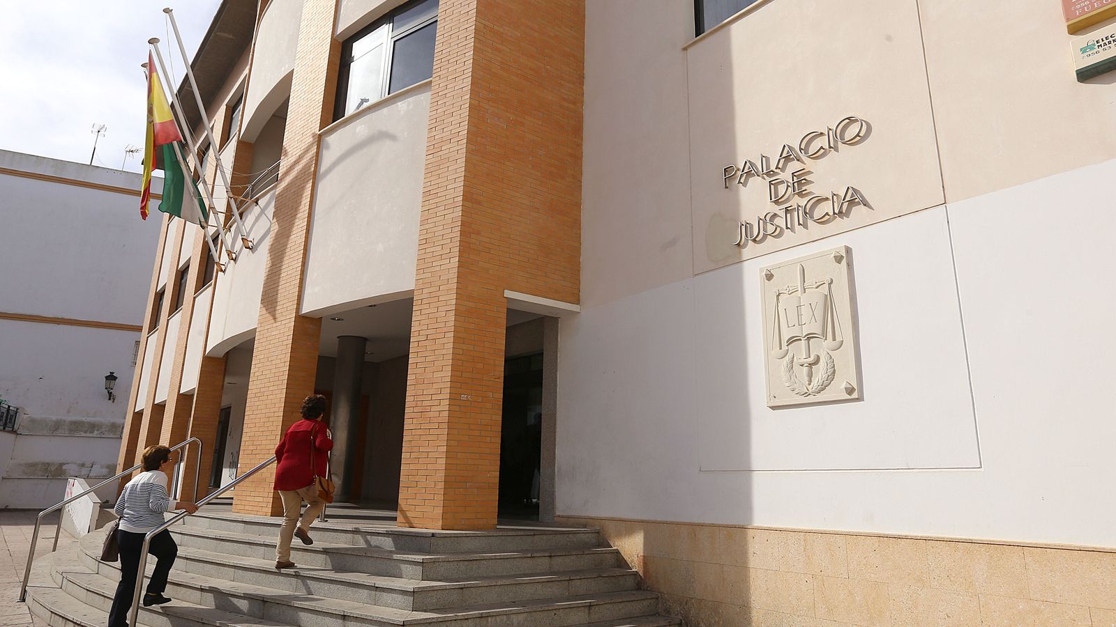 Fachada principal del actual edificio de los Juzgados, en El Retortillo.