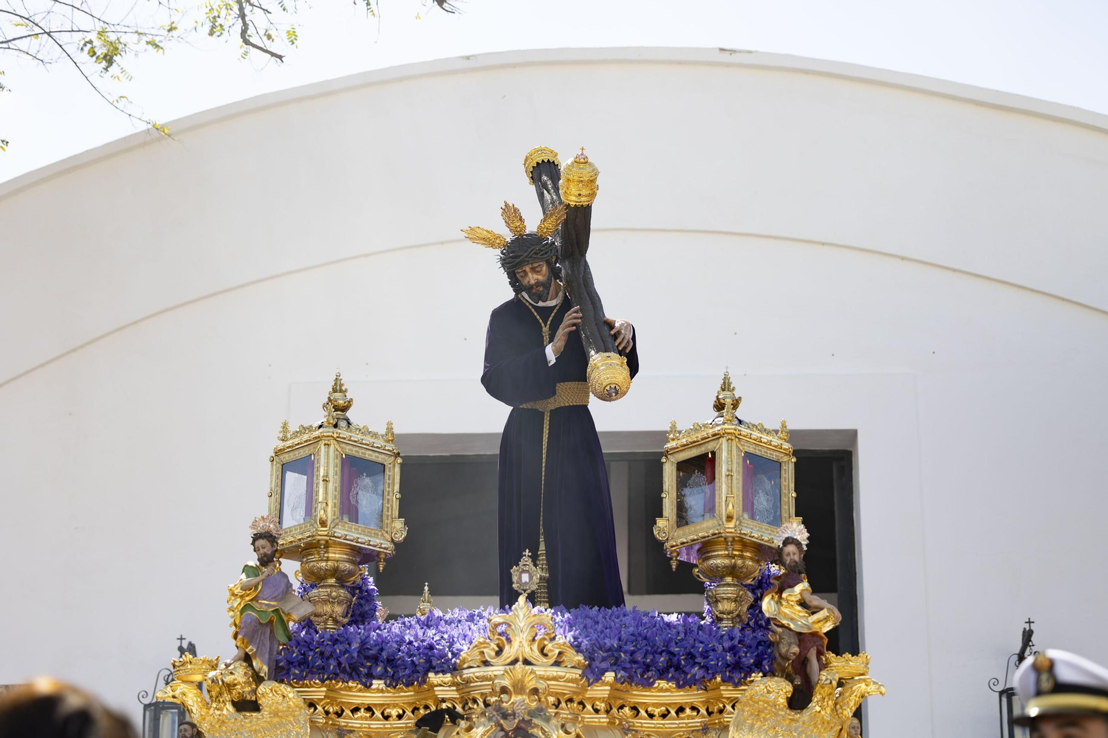 En imágenes, Gran Poder adeanta su salida y recorta su recorrido en el Miércoles Santo de la Semana Santa 2025 de San Fernando
