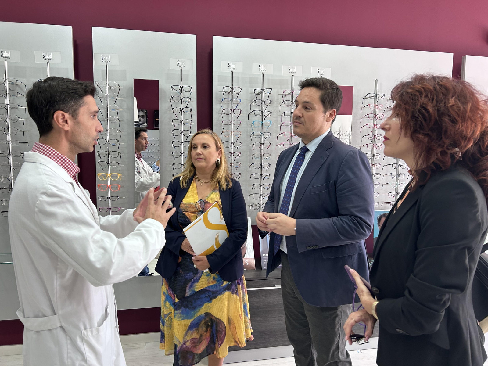 Campaña del Ayuntamiento de Sevilla para sufragar las gafas a familias vulnerables