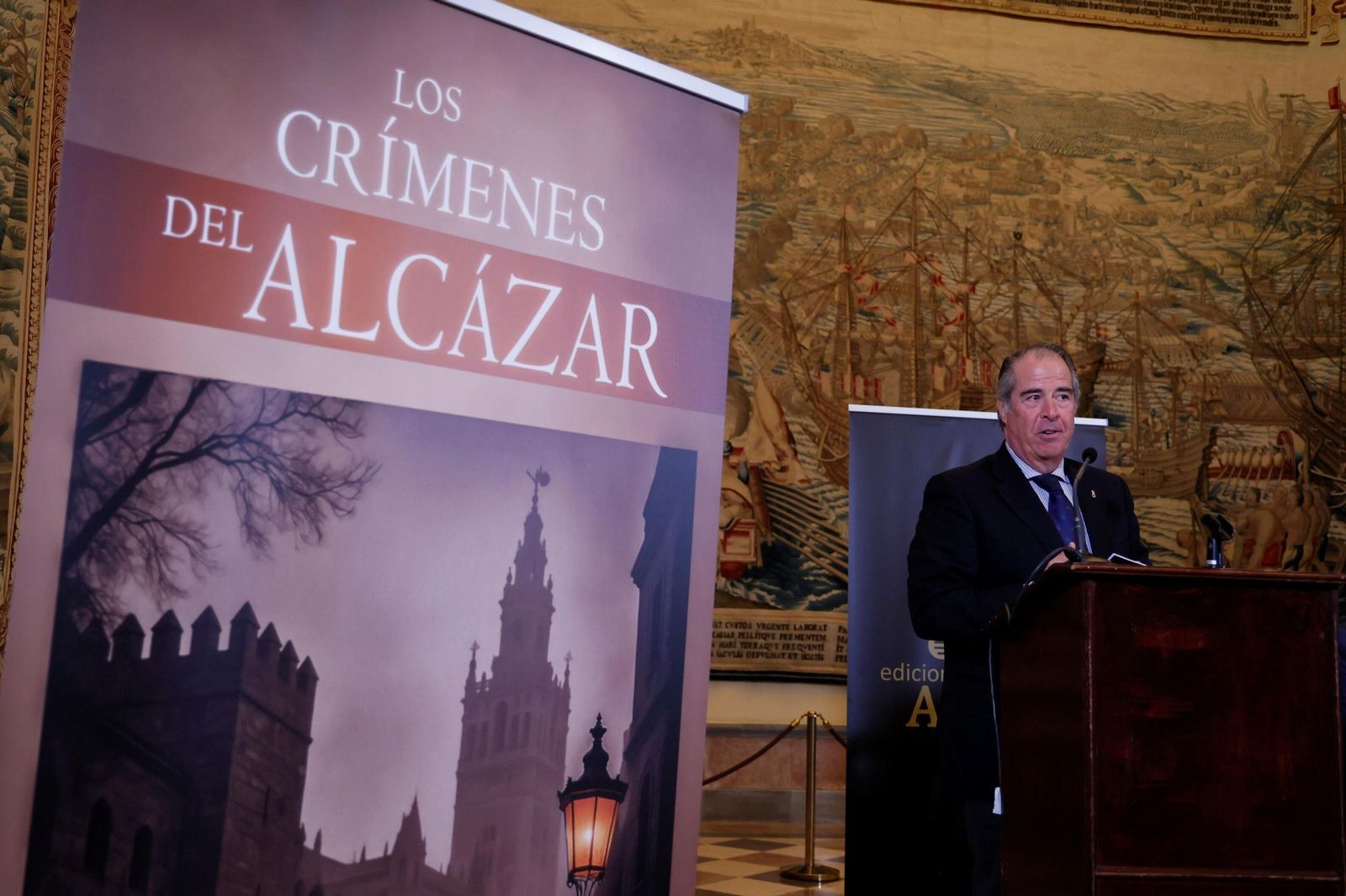 Gregorio Serrano durante la presentación de su primera novela.