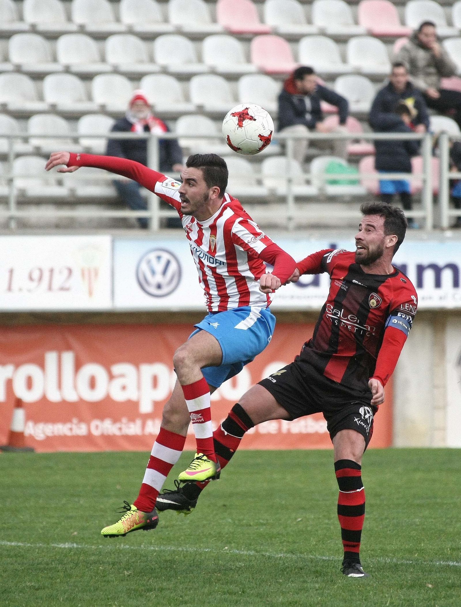 Manolo Cano, uno de los renovados por el Salerm, en partido de este curso.
