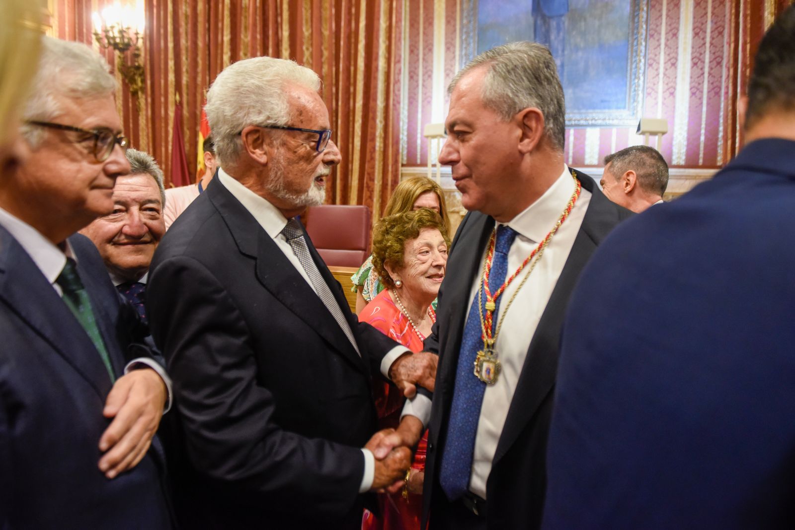 La investidura de José Luis Sanz como alcalde de Sevilla, en imágenes