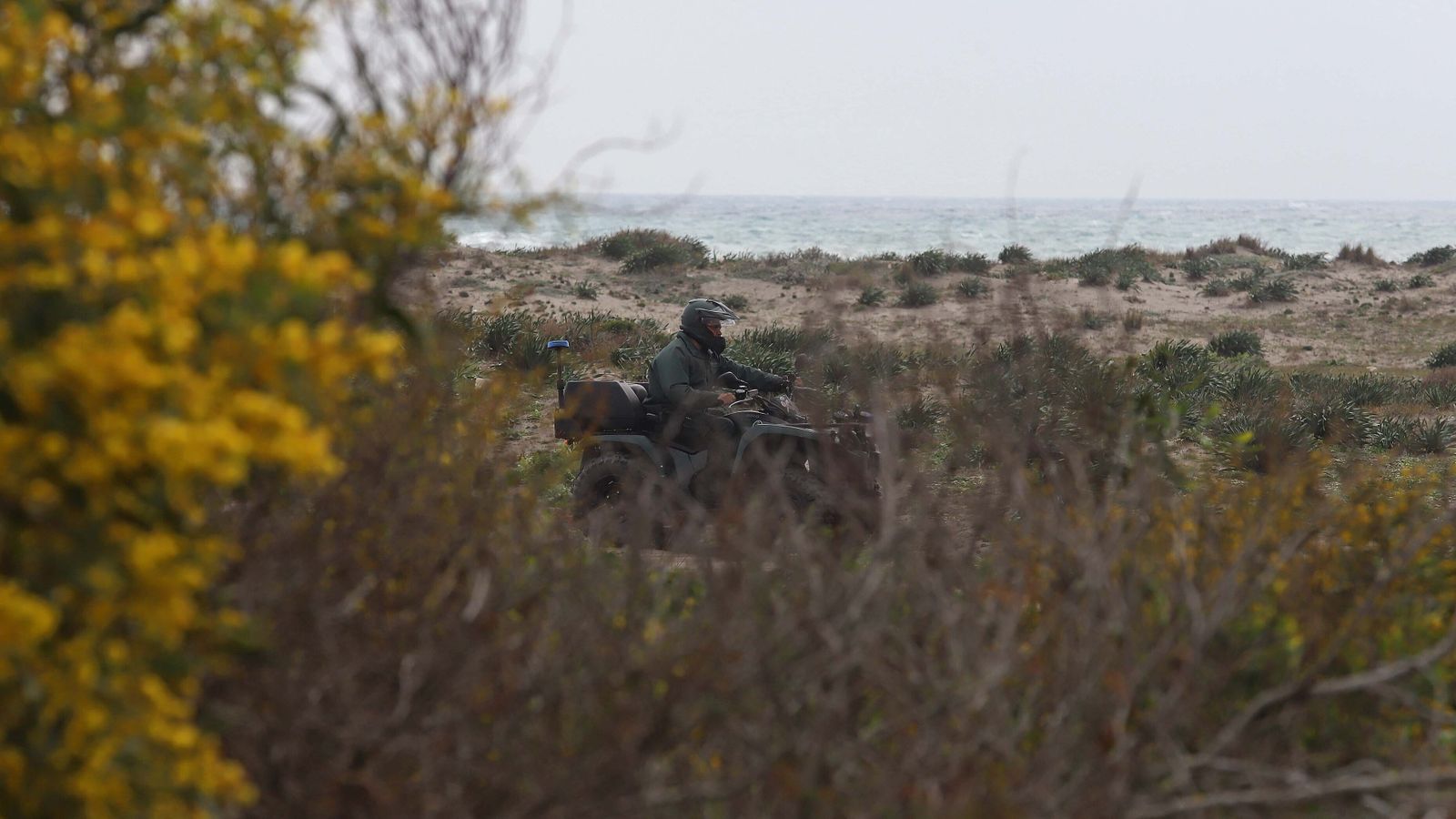Busqueda de fardos de hachís en La Línea