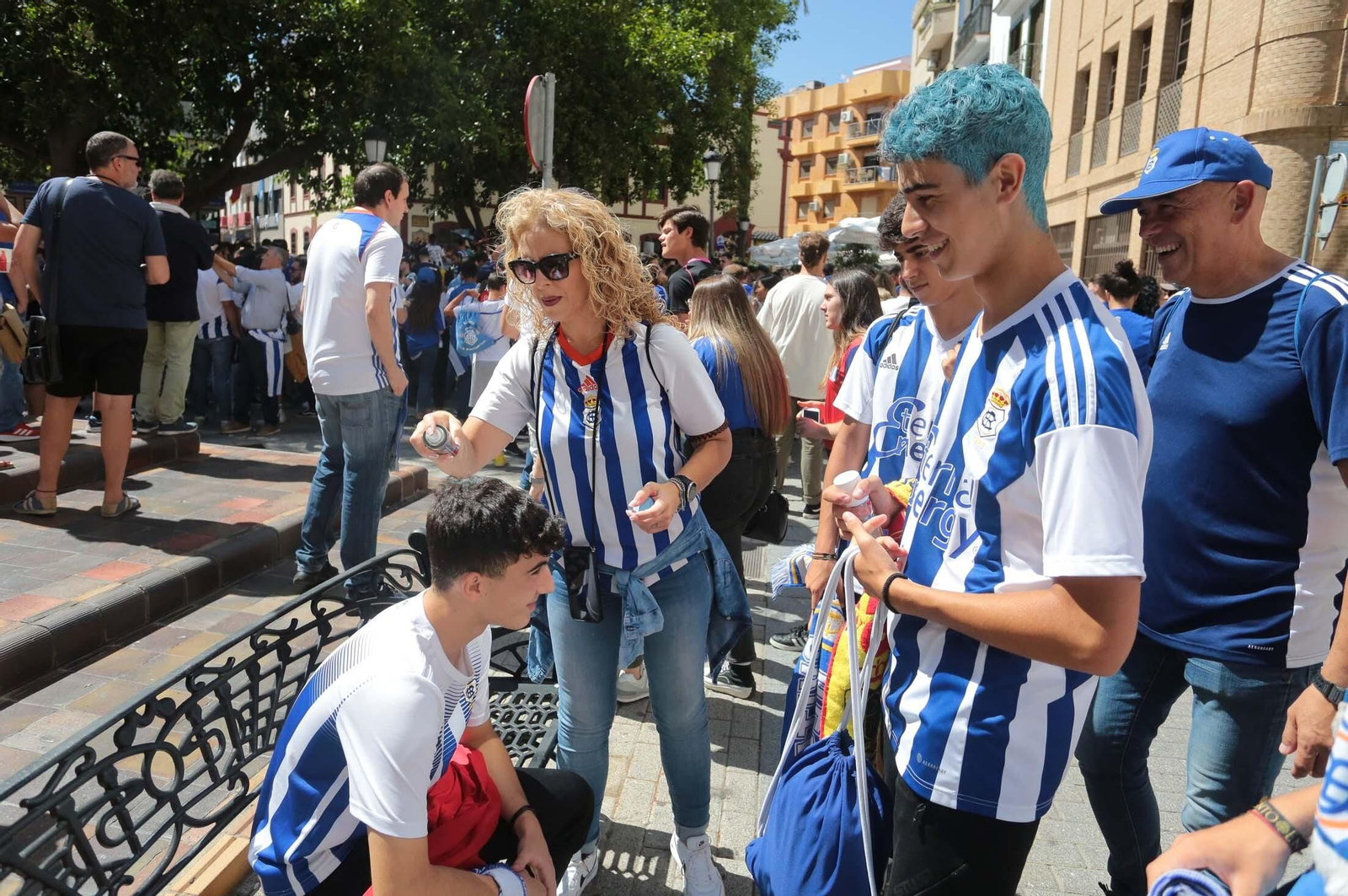 Imágenes del gran ambiente en el Nuevo Colombino en el ascenso del Recre