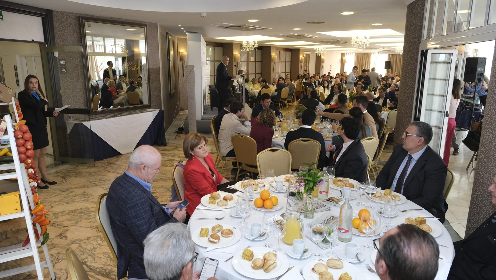 Desayuno coloquio de Grupo Joly y Cajasur, con la participación del ponente Enrique de los Ríos