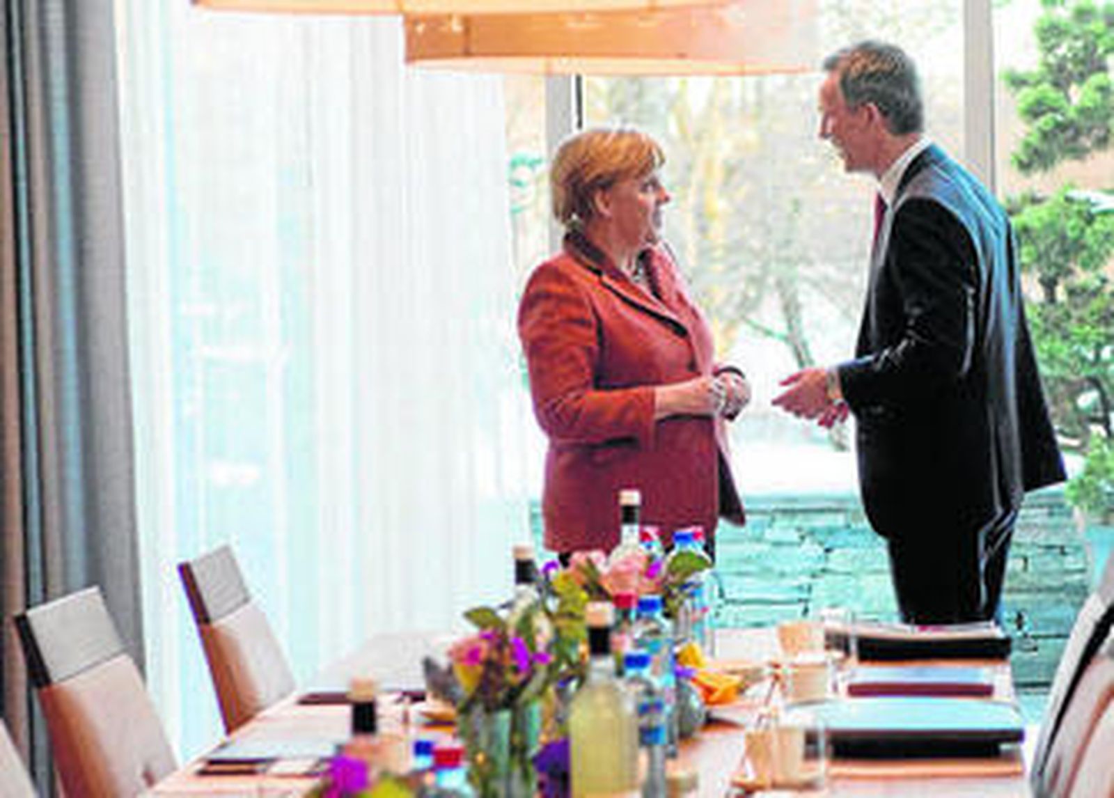 La canciller alemana, Angela Merkel, y el primer ministro noruego, Jens Stoltenberg, ayer en Oslo.