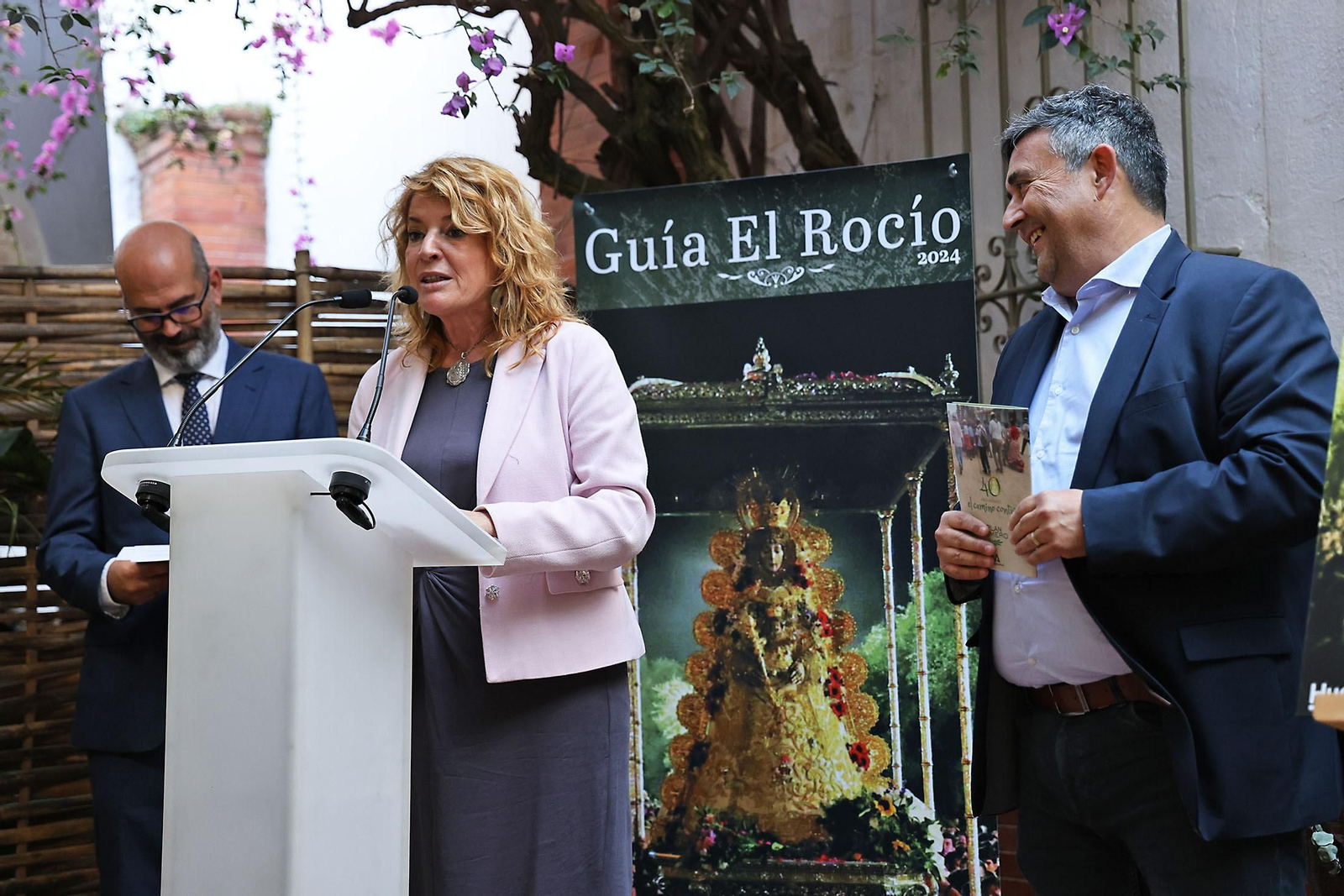 Imágenes de la presentación de la Guía del Rocío 2024 de Huelva Información