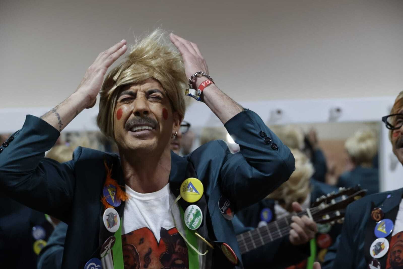 Chirigota Cádiz qué bonita eres con tu puta madre (los bipolares) en camerinos