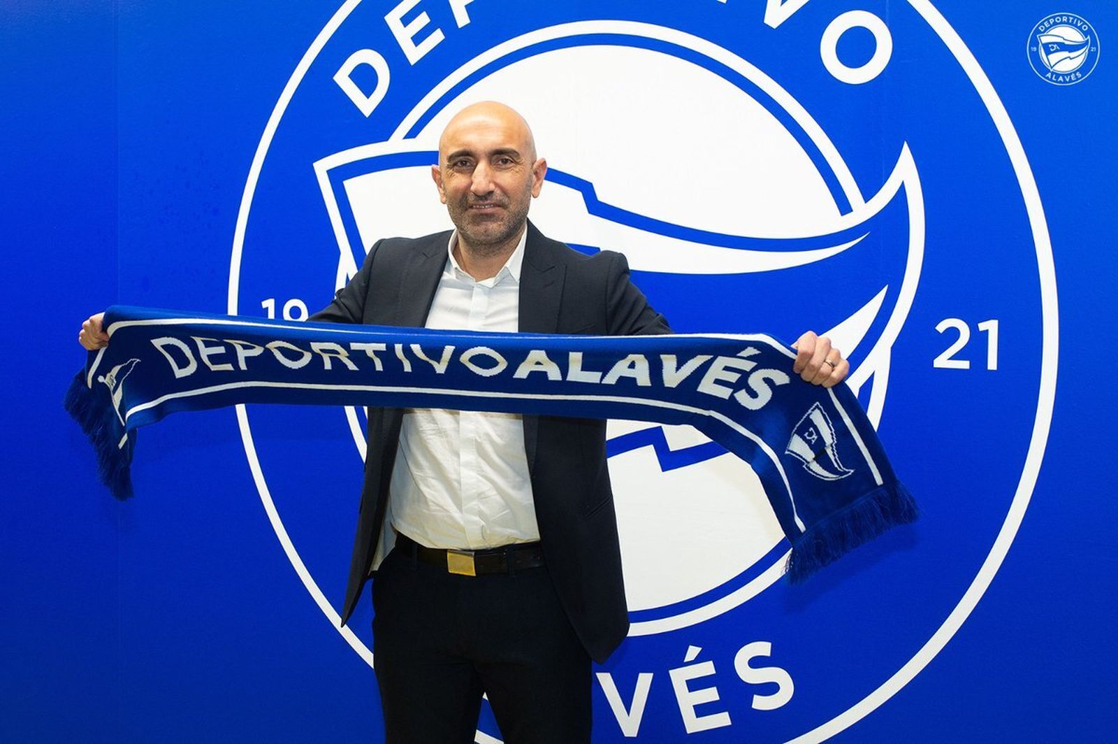 Abelardo en su presentación oficial como nuevo técnico babazorro