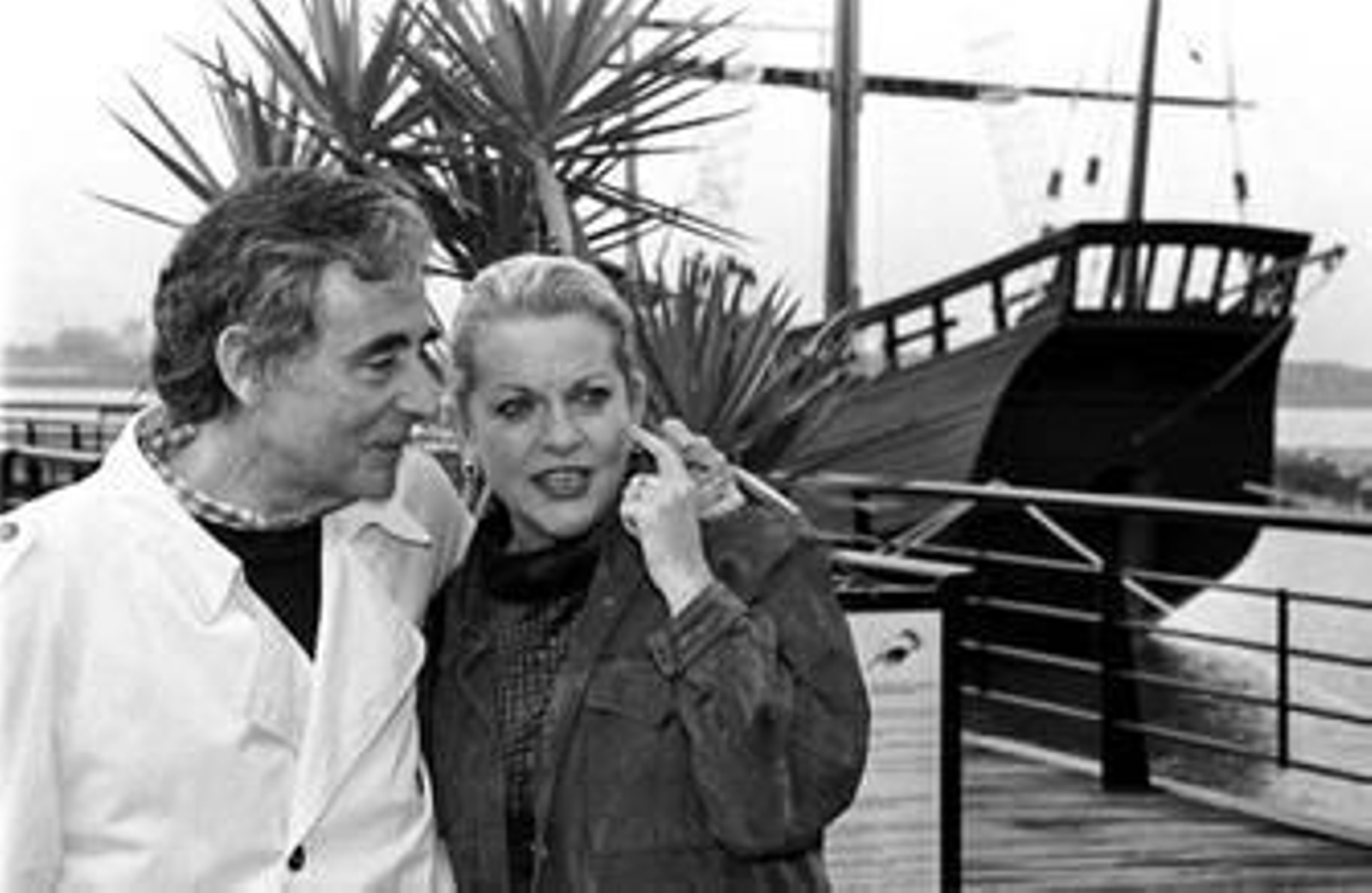 José Luis Ruiz, con la actriz Concha Cuetos, en 1997, durante la 23ª edición, la última de Ruiz como director.