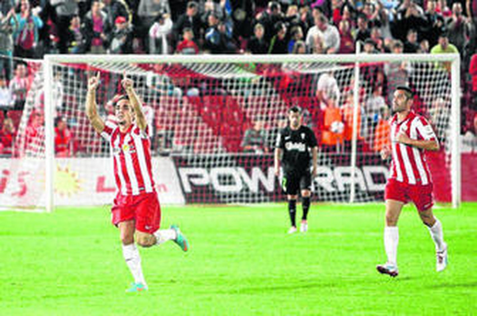 Calvo celebra el 1-0 ante el Córdoba dedicándoselo a su mujer, que la semana pasada cumplió años.