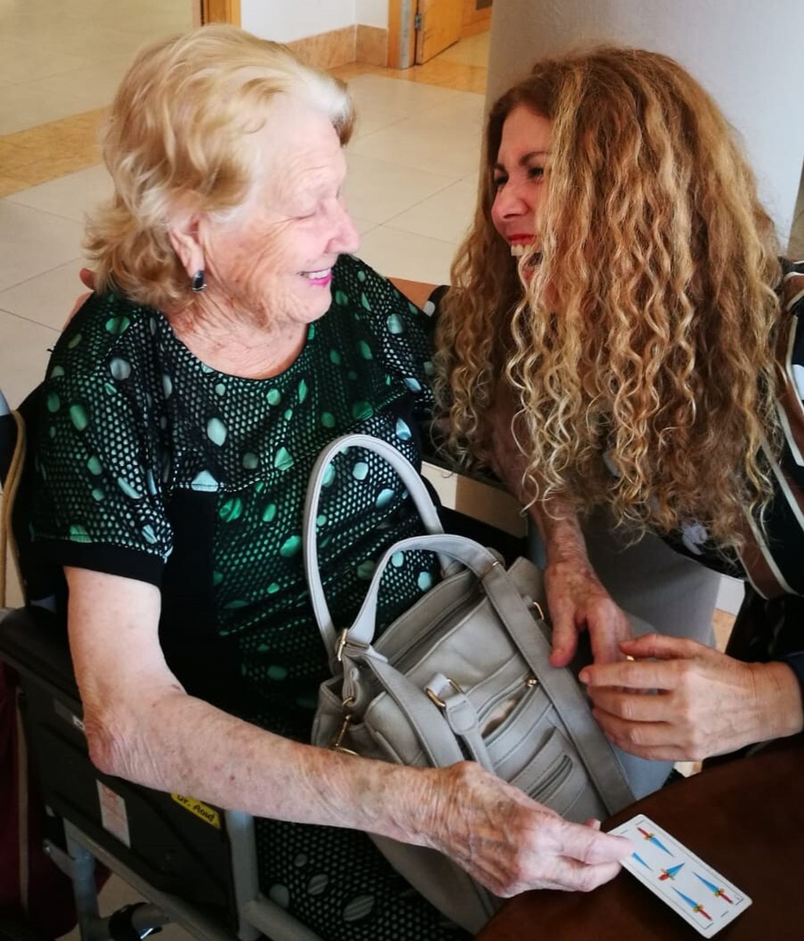 Las dos Anas, madre e hija, en la residencia Ballesol.