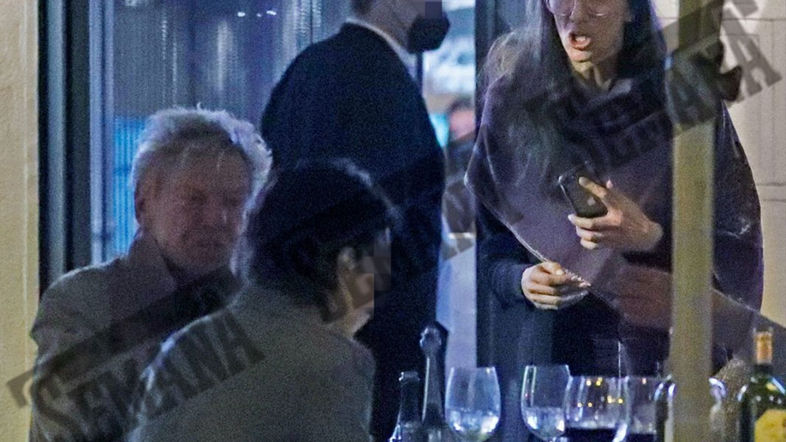 La imagen en portada de 'Semana' del arrebato de ira de Ernesto de Hannover ante Claudia y una amiga