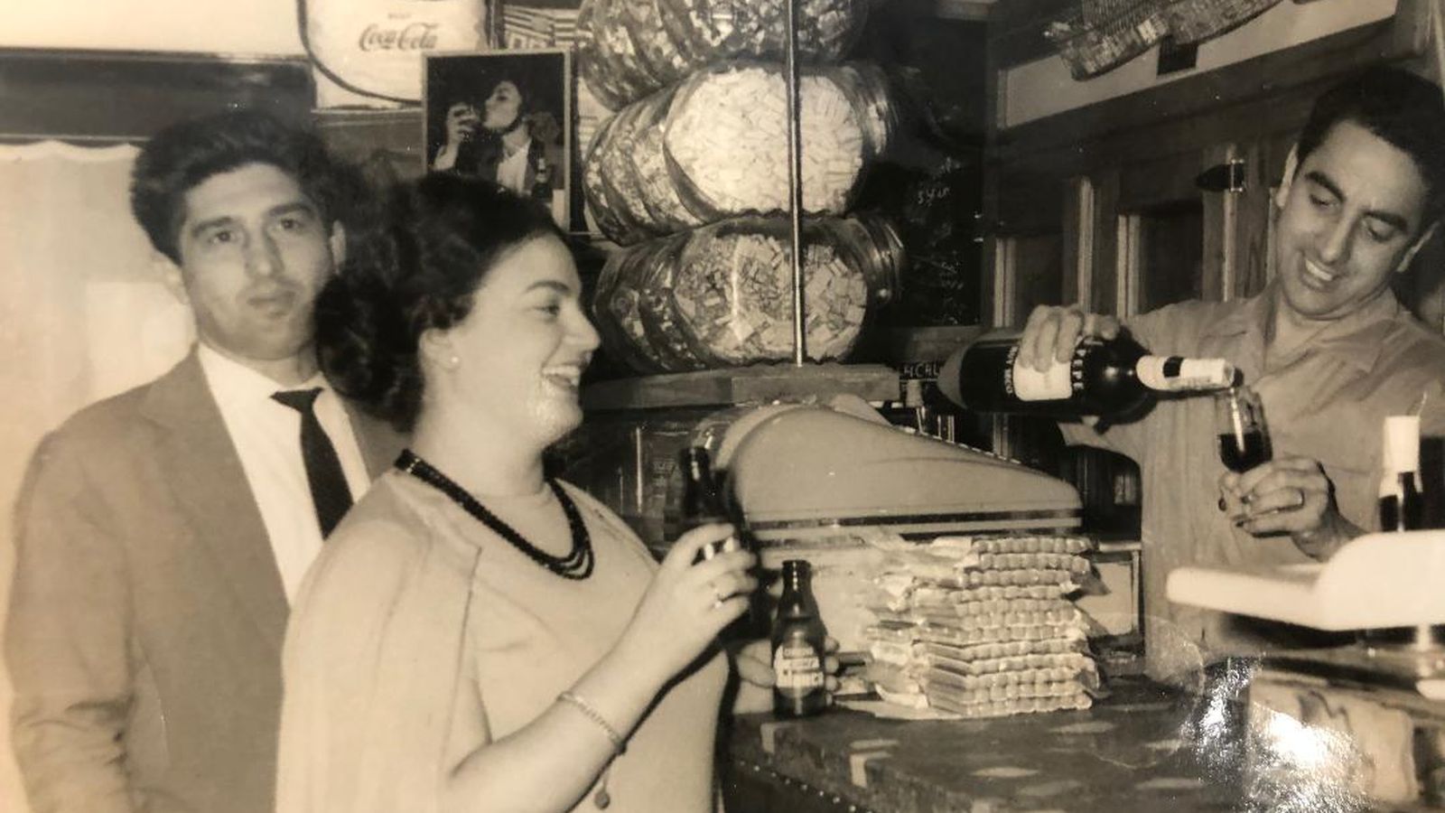 Gonzalo Ruiz en el establecimiento de ‘La Argentina’, situado en la esquina de la  calle Enrique de las Marina  con Buenos Aires.