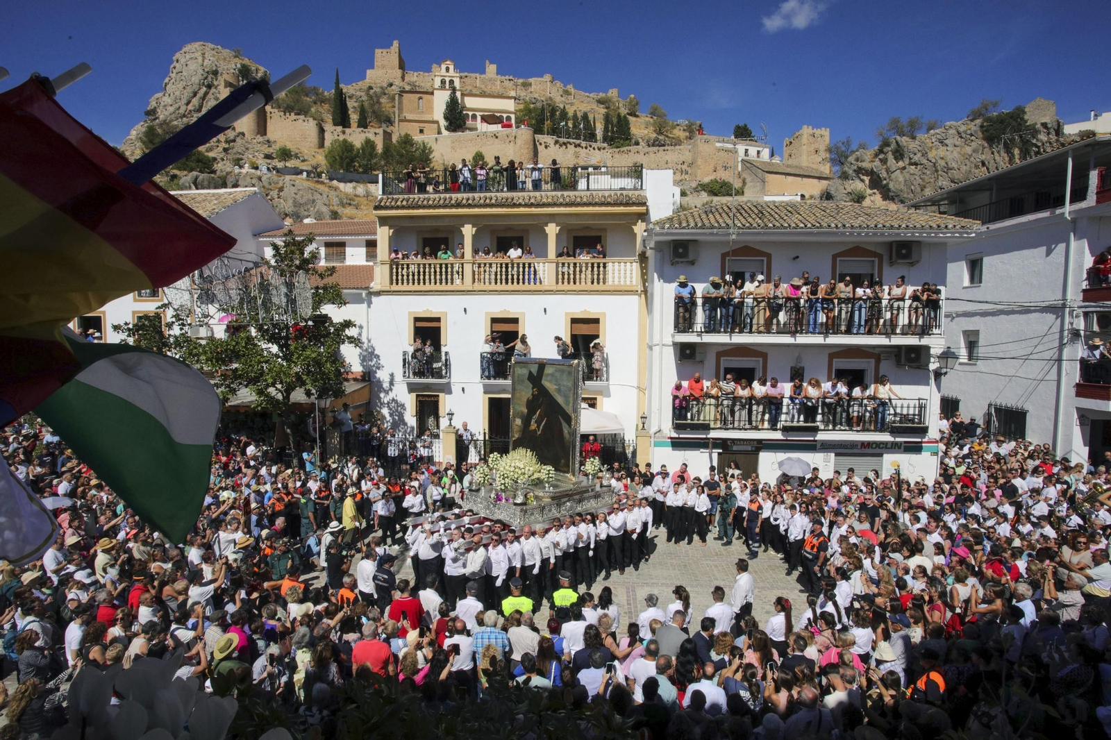 Imagen de la tradicional procesión del Cristo del Paño de Moclín, todo un reclamo turístico.