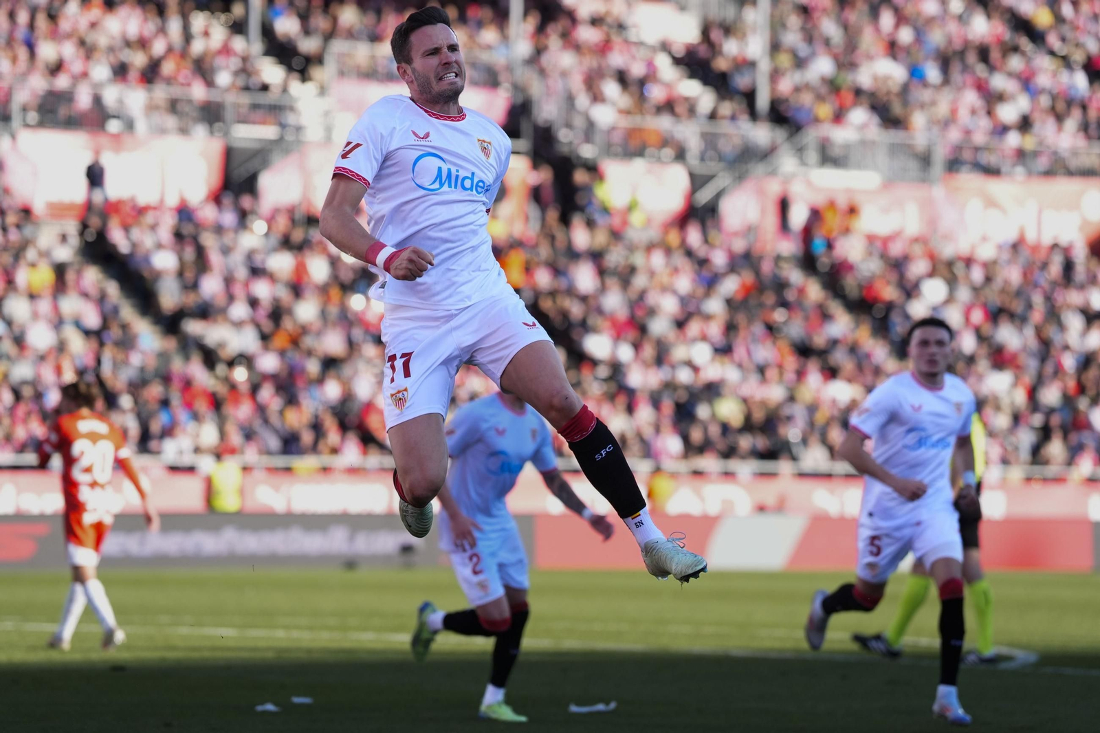 Las fotos del pobrísimo paso de Saúl Ñíguez por el Sevilla
