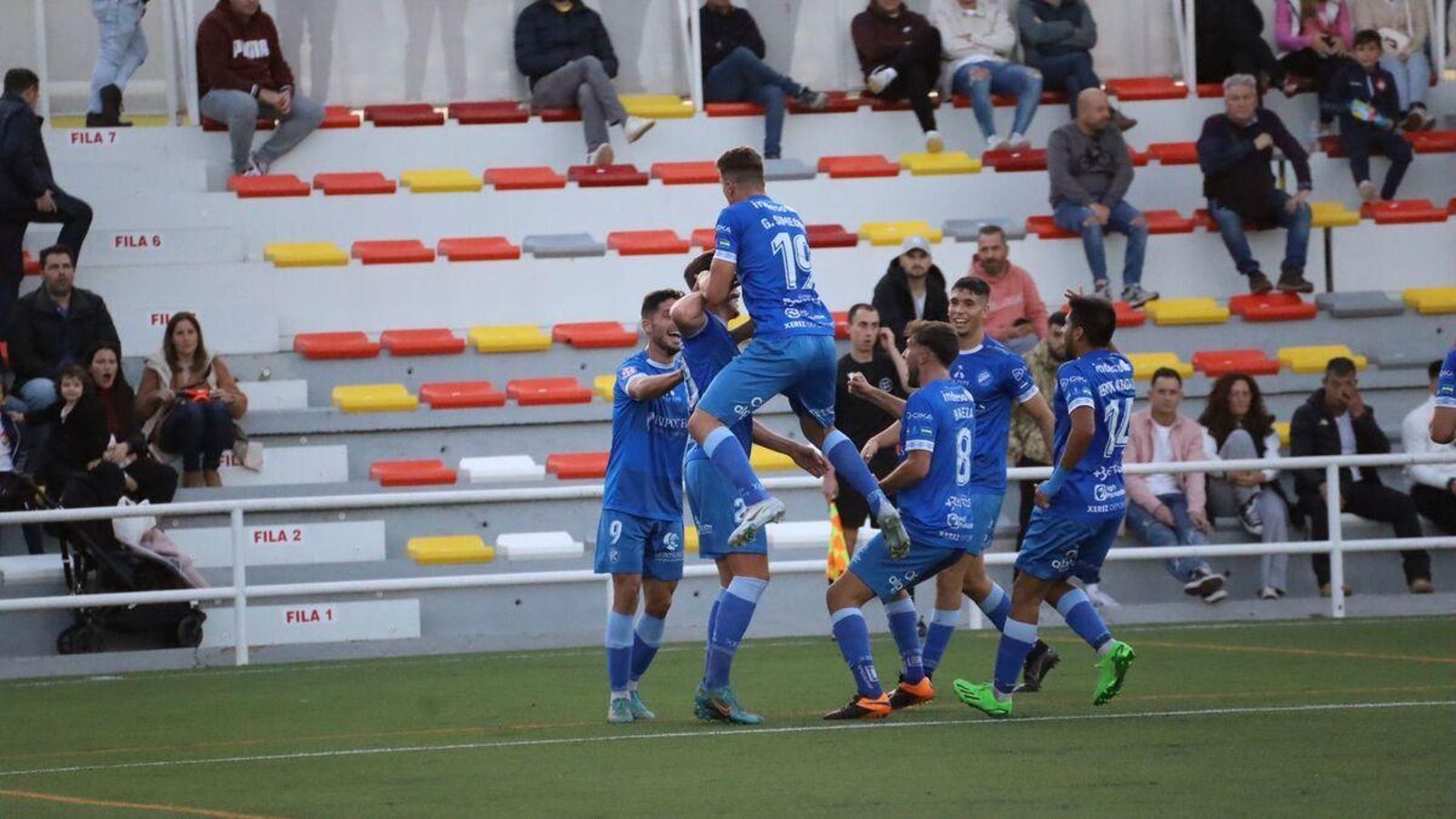Los azulinos celebran el gol de Burdenski la pasada temporada (0-2).
