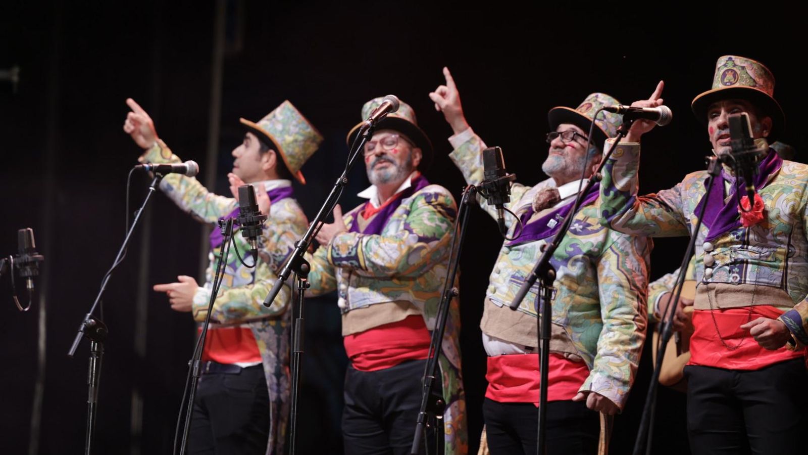 Búscate entre las mejores imágenes de la quema del dios Momo