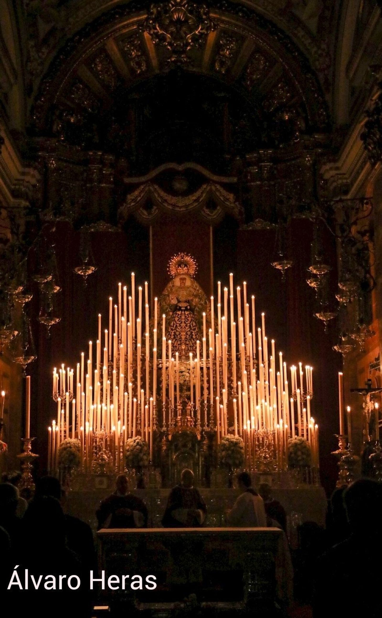 La Macarena a la luz de las velas durante el apagón