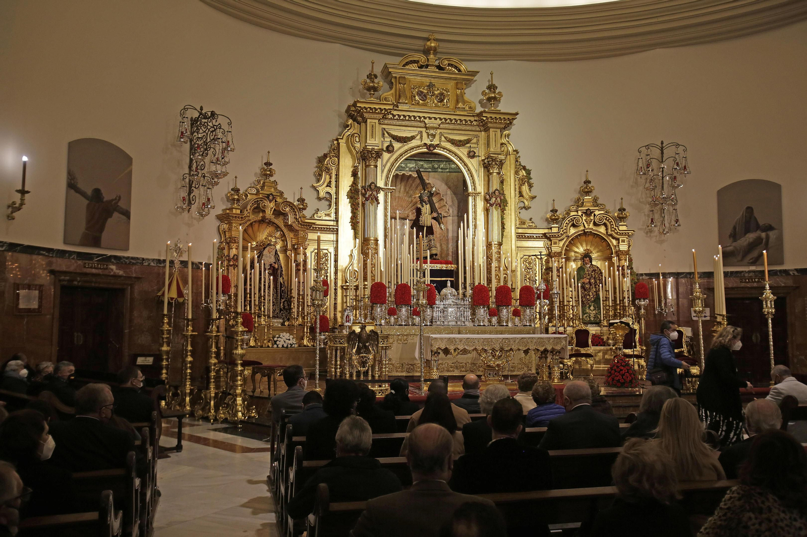 Aspecto que presentaba esta tarde la Basílica del Gran Poder, en el primer día de quinario.