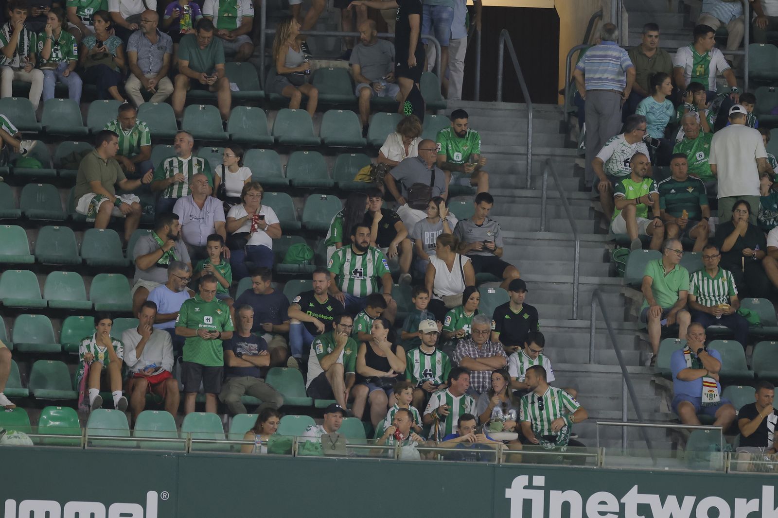 Búscate en las fotos del Betis-Valencia