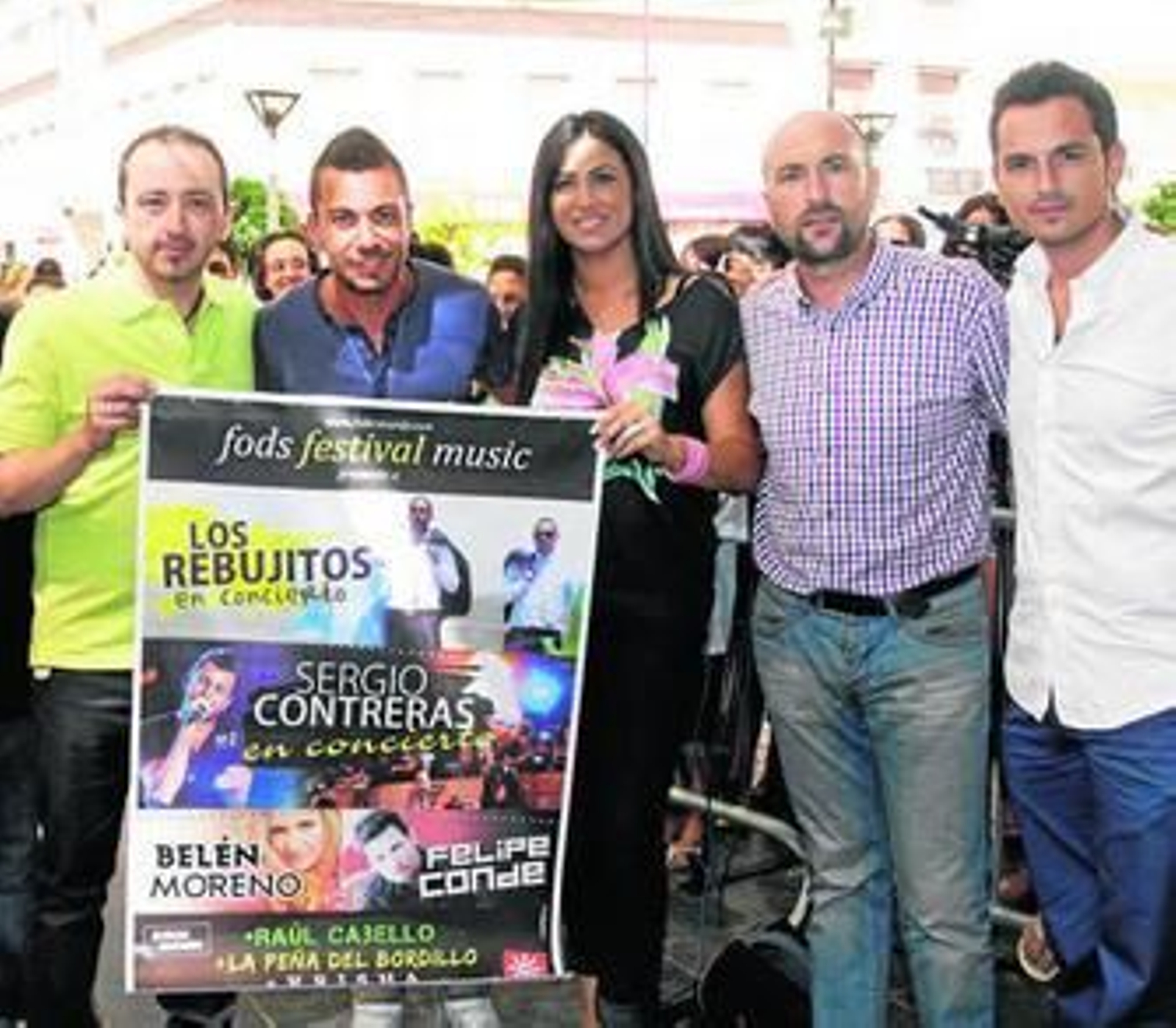 Sergio Contreras, junto a Cristina Núñez, concejala de Fiestas y el alcalde de Peligros.